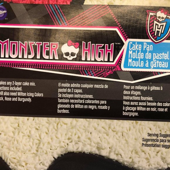 Monster High New Cake Pan, Icing Decorations, and Birthday Candle. - Picture 5 of 9